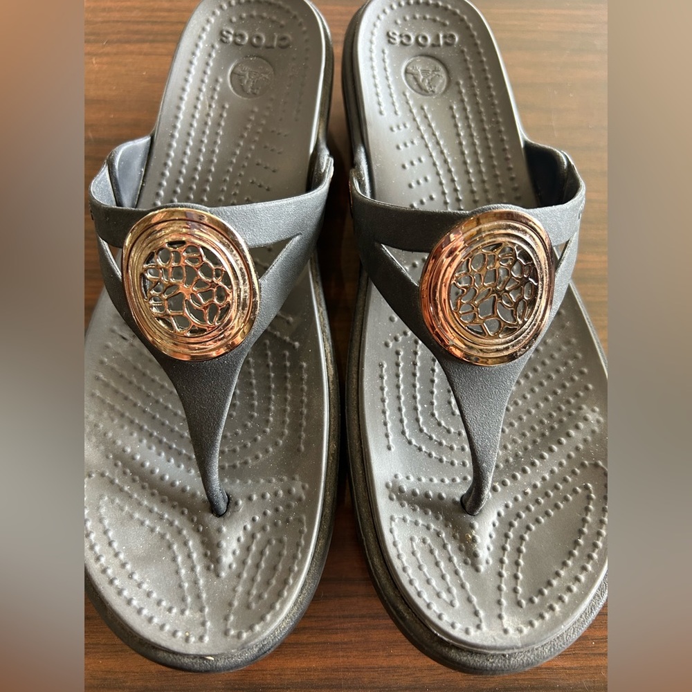Women’s size 9 Crocs Thong